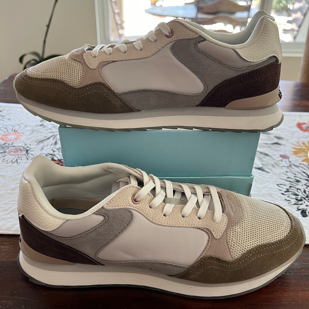 HOFF City Sneaker - San Diego
US 10.5 / EUR 42
Cream/Tan/Grey/Brown
